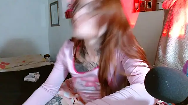 Snapshot of kittenlizz chatting on 22, 12, 2025 kittenlizz online show from 22, 12, 2025