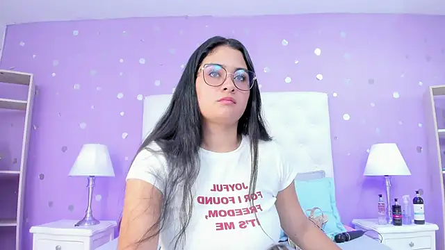 Snapshot of scarlette_15_ chatting on 4, 2, 2026 scarlette 15 online show from 4, 2, 2026