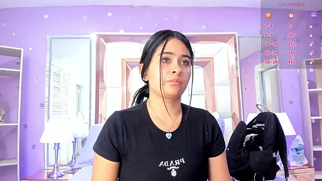 scarlette 15  online show from 8, 4, 2026