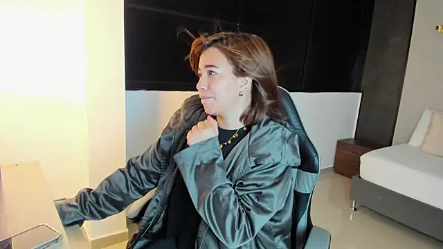 alma fenix online show from 13, 10, 2025