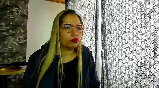 Snapshot of MISSLAUR4 chatting on 6, 1, 2025 MISSLAUR4 online show from 6, 1, 2025