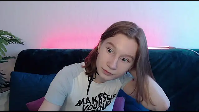 Snapshot of EnigmaSee chatting on 18, 12, 2024 EnigmaSee online show from 18, 12, 2024