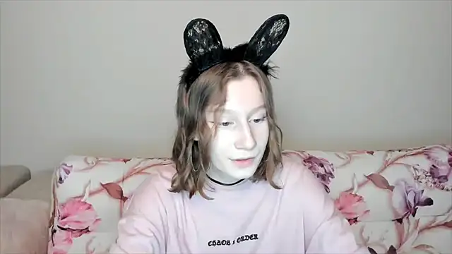 Snapshot of EnigmaSee chatting on 20, 12, 2024 EnigmaSee online show from 20, 12, 2024