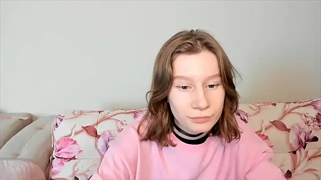 Snapshot of EnigmaSee chatting on 4, 1, 2025 EnigmaSee online show from 4, 1, 2025