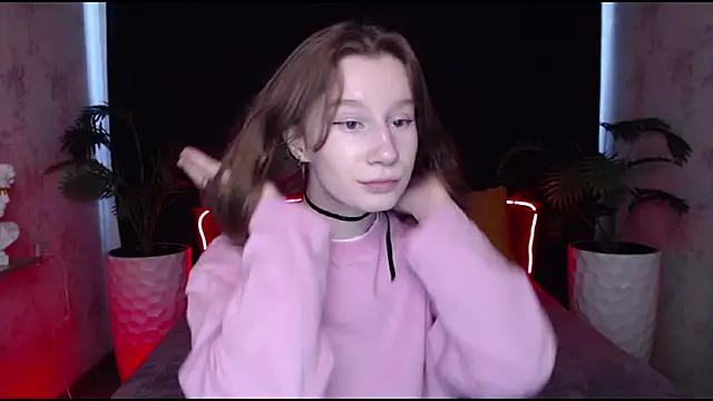 Snapshot of EnigmaSee chatting on 7, 2, 2025 EnigmaSee online show from 7, 2, 2025