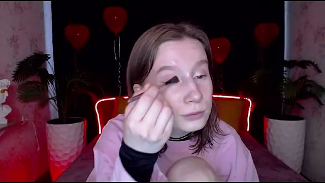 Snapshot of EnigmaSee chatting on 4, 3, 2025 EnigmaSee online show from 4, 3, 2025