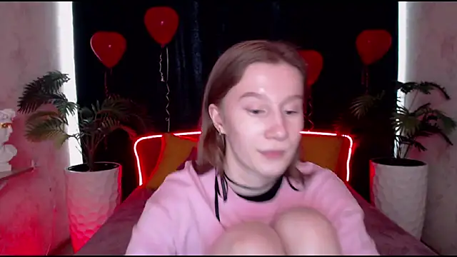 Snapshot of EnigmaSee chatting on 4, 3, 2025 EnigmaSee online show from 4, 3, 2025