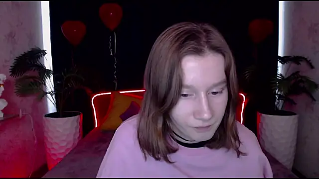 Snapshot of EnigmaSee chatting on 4, 3, 2025 EnigmaSee online show from 4, 3, 2025