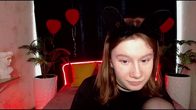 Snapshot of EnigmaSee chatting on 8, 3, 2025 EnigmaSee online show from 8, 3, 2025