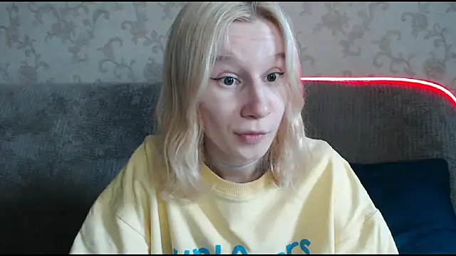 Snapshot of EnigmaSee chatting on 3, 10, 2025 EnigmaSee online show from 3, 10, 2025