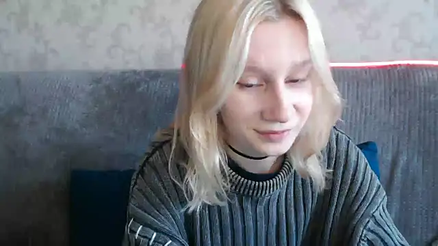 Snapshot of EnigmaSee chatting on 12, 10, 2025 EnigmaSee online show from 12, 10, 2025