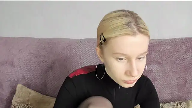 Snapshot of EnigmaSee chatting on 27, 10, 2025 EnigmaSee online show from 27, 10, 2025