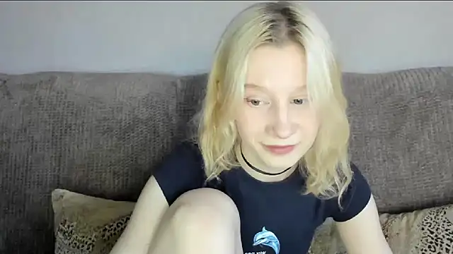 Snapshot of EnigmaSee chatting on 4, 11, 2025 EnigmaSee online show from 4, 11, 2025