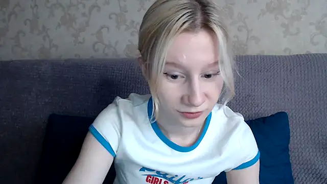 Snapshot of EnigmaSee chatting on 5, 11, 2025 EnigmaSee online show from 5, 11, 2025