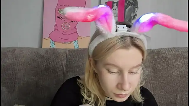 Snapshot of EnigmaSee chatting on 15, 11, 2025 EnigmaSee online show from 15, 11, 2025