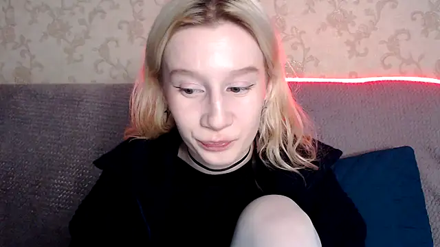 Snapshot of EnigmaSee chatting on 20, 11, 2025 EnigmaSee online show from 20, 11, 2025