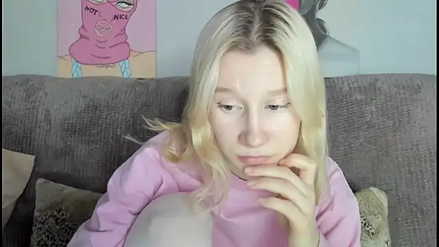 Snapshot of EnigmaSee chatting on 30, 11, 2025 EnigmaSee online show from 30, 11, 2025