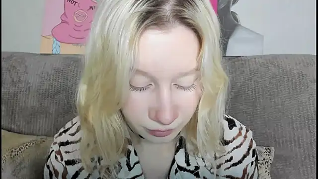 Snapshot of EnigmaSee chatting on 15, 12, 2025 EnigmaSee online show from 15, 12, 2025