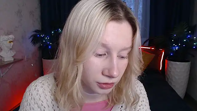 Snapshot of EnigmaSee chatting on 17, 12, 2025 EnigmaSee online show from 17, 12, 2025