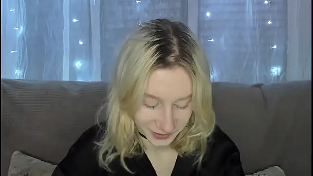 Snapshot of EnigmaSee chatting on 20, 12, 2025 EnigmaSee online show from 20, 12, 2025