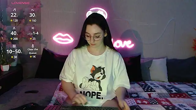 Fluffy Tiffy online show from 20, 1, 2025