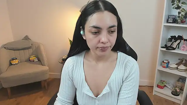 Snapshot of _BellaEvans_ chatting on 28, 1, 2025 BellaEvans online show from 28, 1, 2025