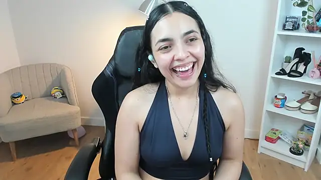 Snapshot of _BellaEvans_ chatting on 4, 2, 2025 BellaEvans online show from 4, 2, 2025