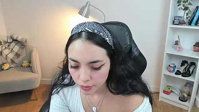 Snapshot of _BellaEvans_ chatting on 18, 3, 2025 BellaEvans online show from 18, 3, 2025