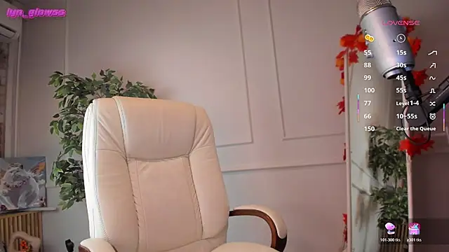 Snapshot of AdalynGlows chatting on 24, 10, 2025 AdalynGlows online show from 24, 10, 2025