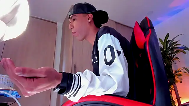 aldrinwhite online show from 12, 4, 2026