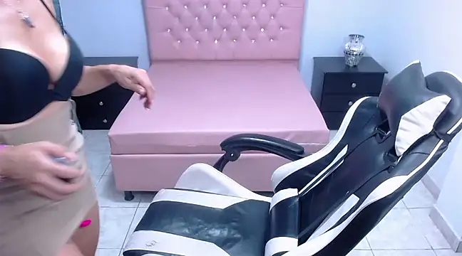 KateTompson  online show from 20, 1, 2025