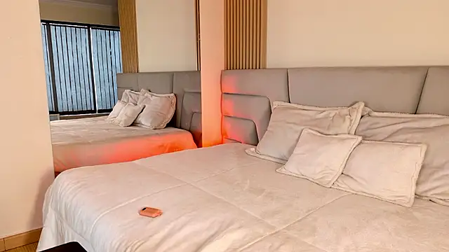 Zoe Benson online show from 16, 3, 2026