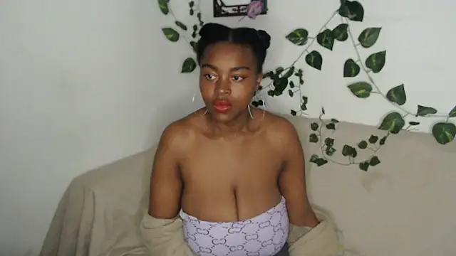 Snapshot of lyssyhorny chatting on 1, 10, 2025 lyssyhorny online show from 1, 10, 2025