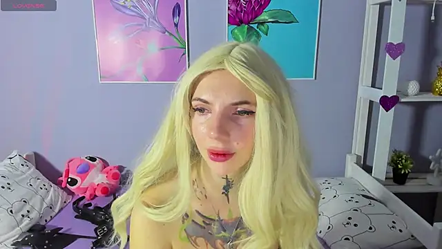 Snapshot of AnneTenet chatting on 13, 12, 2024 AnneTenet online show from 13, 12, 2024