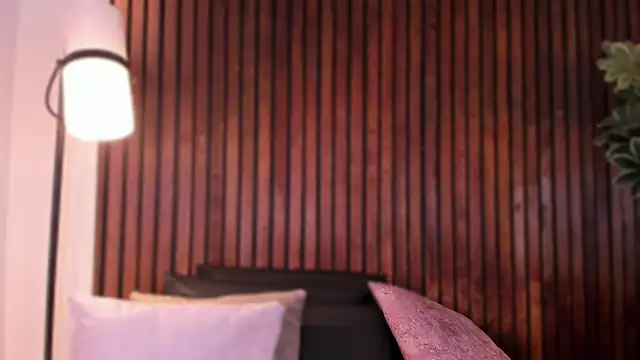 Jennmiiller  online show from 15, 12, 2025