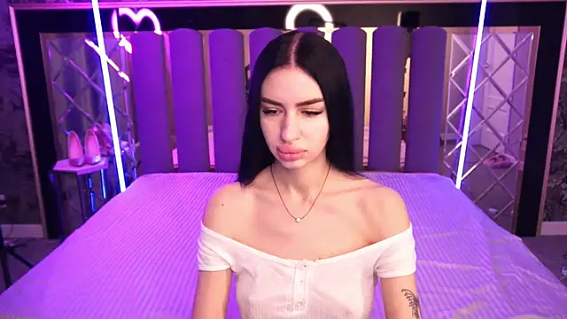 Snow WhiteeeX online show from 2, 2, 2026