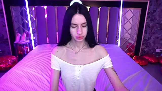 Snow WhiteeeX online show from 15, 2, 2026