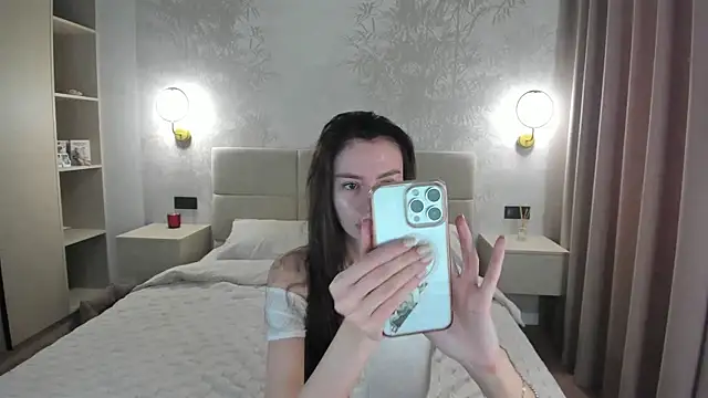 Snapshot of Snow_WhiteeeX chatting on 2, 6, 2026 Snow WhiteeeX online show from 2, 6, 2026