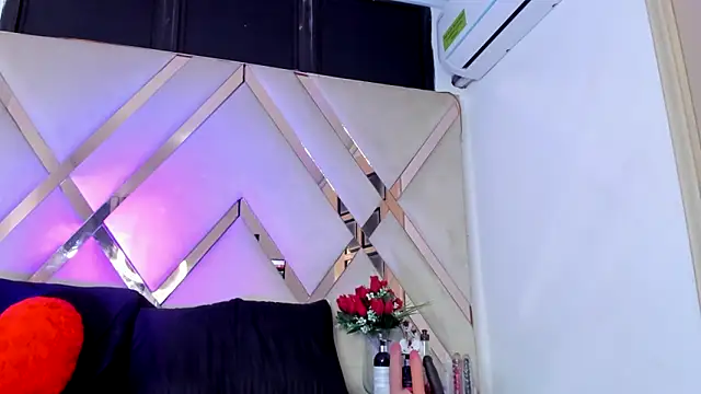 ninaht online show from 22, 2, 2025