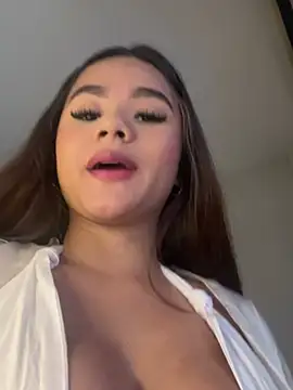 Natasha by online show from 5, 2, 2026