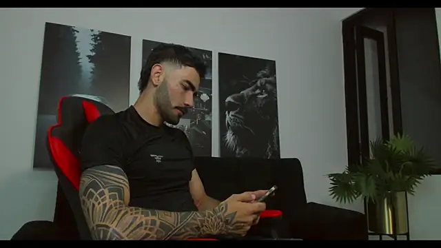 Austin bolt online show from 4, 2, 2025