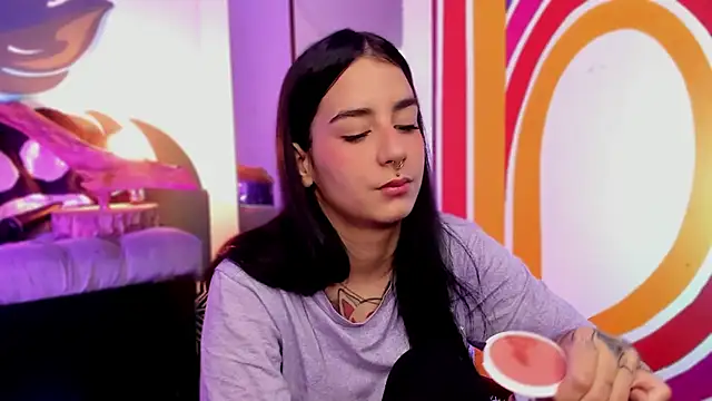 Snapshot of Alice_woodville chatting on 18, 9, 2025 Alice woodville online show from 18, 9, 2025