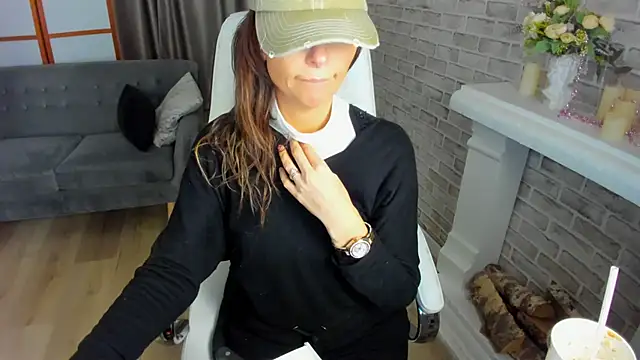 Snapshot of Elizabe_th chatting on 25, 1, 2025 Elizabe th online show from 25, 1, 2025