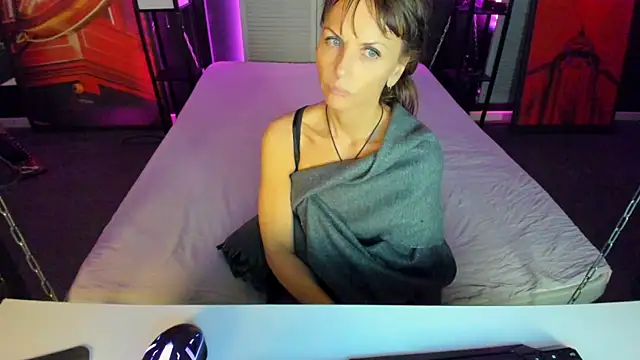 Snapshot of Elizabe_th chatting on 29, 1, 2025 Elizabe th online show from 29, 1, 2025