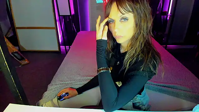 Snapshot of Elizabe_th chatting on 18, 2, 2025 Elizabe th online show from 18, 2, 2025