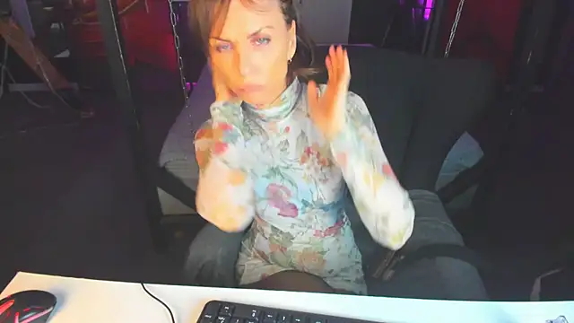 Snapshot of Elizabe_th chatting on 10, 3, 2025 Elizabe th online show from 10, 3, 2025