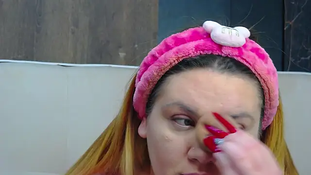 MelanieBrownn online show from 17, 12, 2025