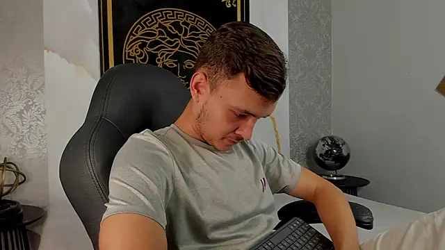 Desmon Clark online show from 4, 3, 2025