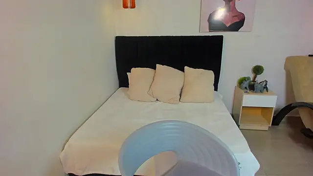 Snapshot of Scarlett__bell chatting on 10, 10, 2025 Scarlett bell online show from 10, 10, 2025
