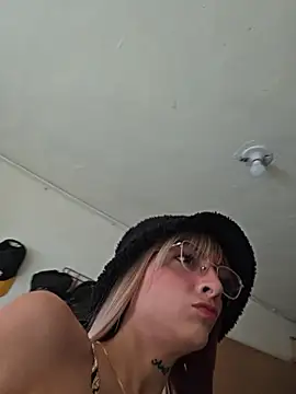 Snapshot of Dani_pegin chatting on 7, 7, 2026 Dani pegin online show from 7, 7, 2026
